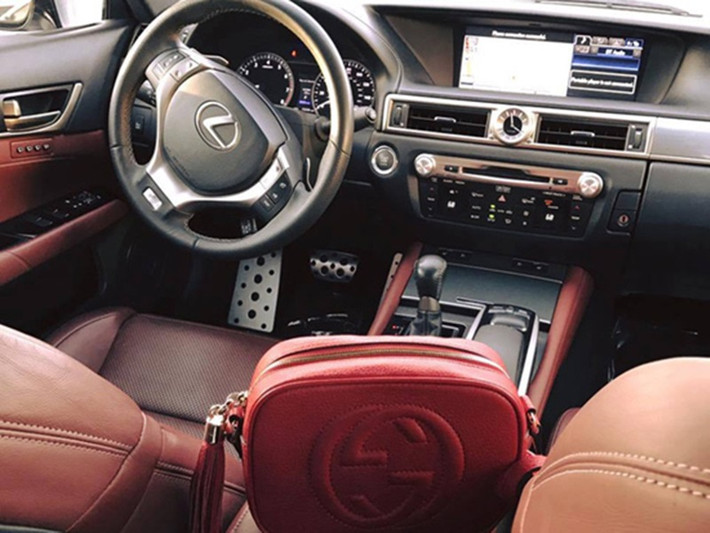 Cuối năm 2016, giữa lúc sắp sinh, Jennifer Phạm “tự thưởng” chiếc xế hộp Lexus GS350 F Sport có giá 3 tỷ đồng. Ảnh: Vietnamnet