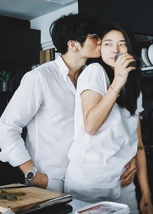Khi bên cạnh bạn trai kém 11 tuổi, Ngô Thanh Vân được cưng chiều như công chúa, mỗi sáng đều được chuẩn bị đồ ăn, pha cà phê đem tới tận giường.