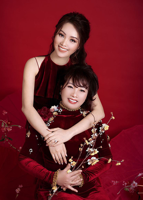 Cận Tết, Thụy Vân vừa lo việc cơ quan vừa dọn dẹp nhà cửa, sắm sửa đồ đạc. Nàng á hậu dự định sẽ cùng gia đình đi du lịch biển vào ngày mùng 3 Tết. Ảnh: Tiền Phong