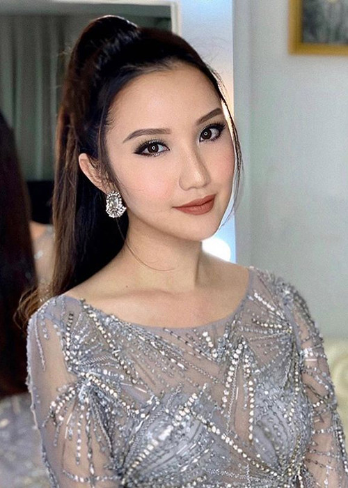 Hot girl sinh năm 1992 không chỉ xinh đẹp mà còn có học thức, tài năng và đời tư sạch scandal.
