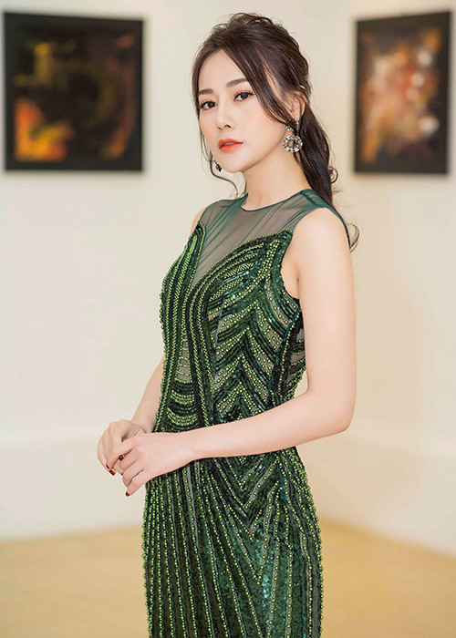 Hậu phẫu thuật thẩm mỹ, các đường nét gương mặt của Phương Oanh ngày càng tự nhiên hơn so với lúc dao kéo còn sưng phù.