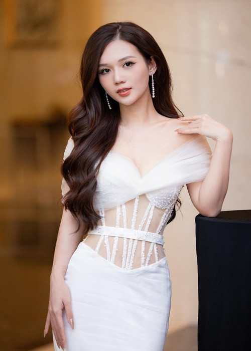 Ngọc Anh có lợi thế gương mặt khả ái cùng vóc dáng gợi cảm. Ảnh: FBNV.