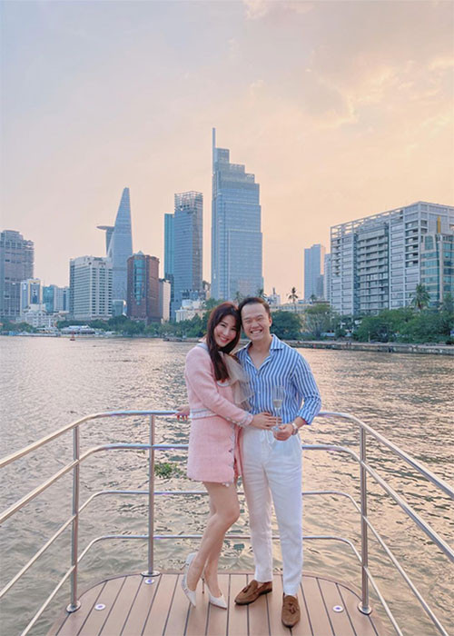 Cả hai có những chuyến du lịch trong và ngoài nước bên nhau.