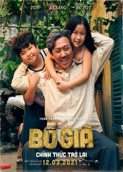 Bé Ngân Chi - diễn viên nhí đóng bé Bù Tọt - con gái của ông Ba Sang trong “Bố già” chia sẻ trên Zing, bé tăng 2 kg do được danh hài Trấn Thành cho ăn nhiều quá. Không chỉ Ngân Chi, cả đoàn đều than thở vì tăng cân khi "Bố già" đóng máy.