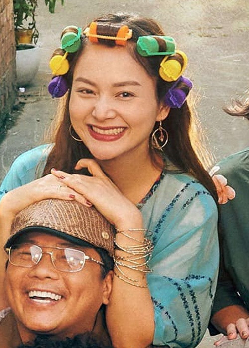 “Thím Ánh” của “Bố già” - diễn viên Lan Phương chia sẻ trên VTC, cảnh cô bị chồng tát quay đến 4 tiếng. Theo nữ diễn viên, với những cảnh quay như vậy, kỹ thuật, kỹ xảo nào cũng không thể hiệu quả bằng làm thật, nghĩa là tát thật, tát rất đau.