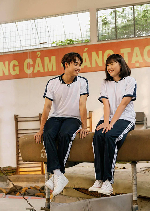Uyển Ân chia sẻ trên Saostar về những áp lực khi hoạt động nghệ thuật. “Nếu hỏi mình có sợ “cái bóng” của anh Trấn Thành hay không thì có lẽ là vừa có cũng vừa không. Anh Thành theo đuổi mảng hài và mình lại là phim ảnh. Hai anh em lựa chọn hai hướng đi khác nhau nên mình cũng không thấy quá áp lực, nói cách khác là “sợ cái bóng” của anh...
