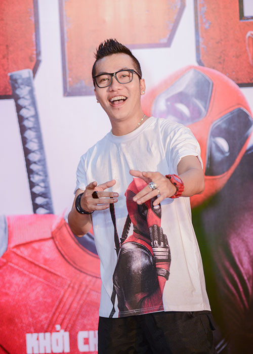 Tham gia buổi ra mắt phim, Hoàng Rapper ăn mặc trẻ trung thường thấy.