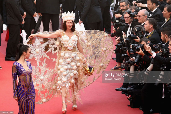 Hình ảnh của Vũ Ngọc Anh thu hút ống kính phóng viên Cannes khiến fans chú ý.