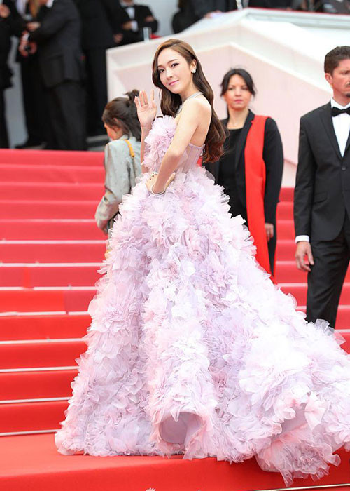 Cựu thành viên nhóm nhạc SNSD - Jessica đẹp ngọt ngào trong bộ đầm công chúa tại Cannes 2018.