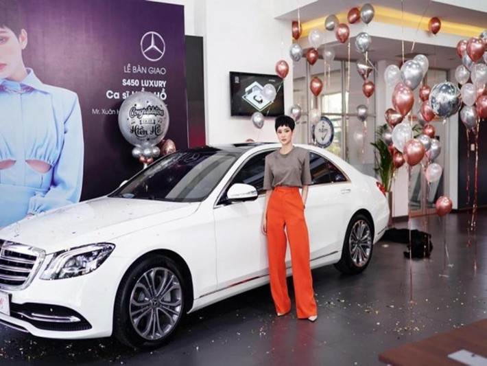 Trước đó, hồi tháng 7/2020, Hiền Hồ tậu xe sang Mercedes-Benz S450L Luxury có giá gần 5 tỷ đồng. Ảnh: Dân Việt