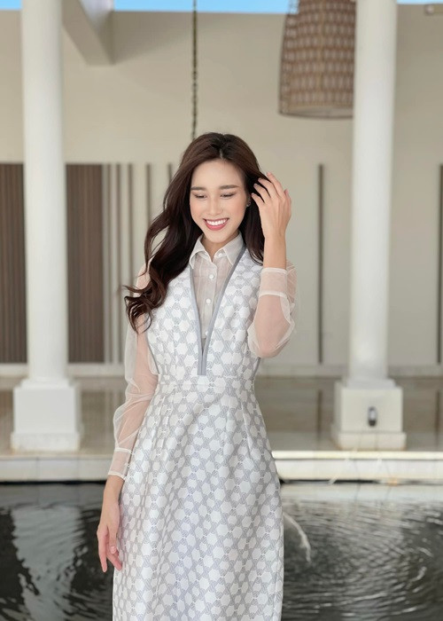 Nàng hoa hậu gốc Thanh Hóa bay sang Mỹ rồi ở đây 5 ngày trước khi trở về Việt Nam.