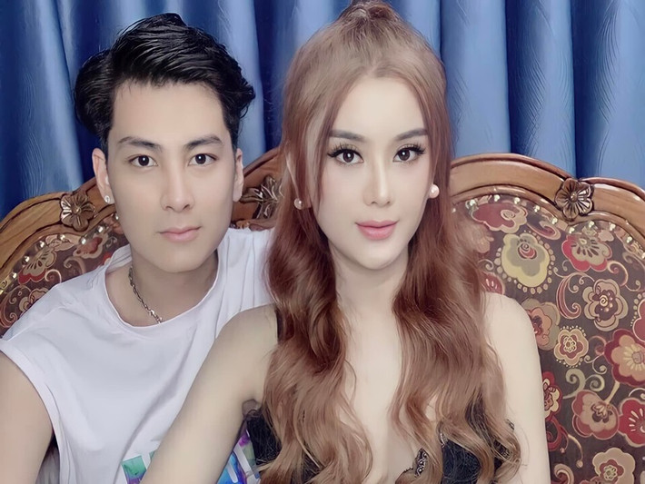Trong khi đó, ngày 25/11, Lâm Khánh Chi đăng tải hình ảnh bên chồng. Ảnh chụp màn hình