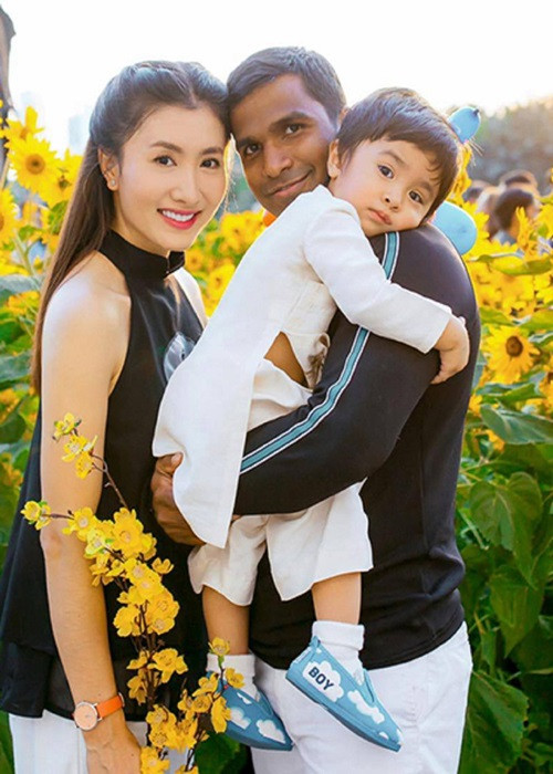 Vợ chồng Nguyệt Ánh không giấu nhau bất kì chuyện gì, có thể nói chuyện mãi không chán. Ảnh: Yan
