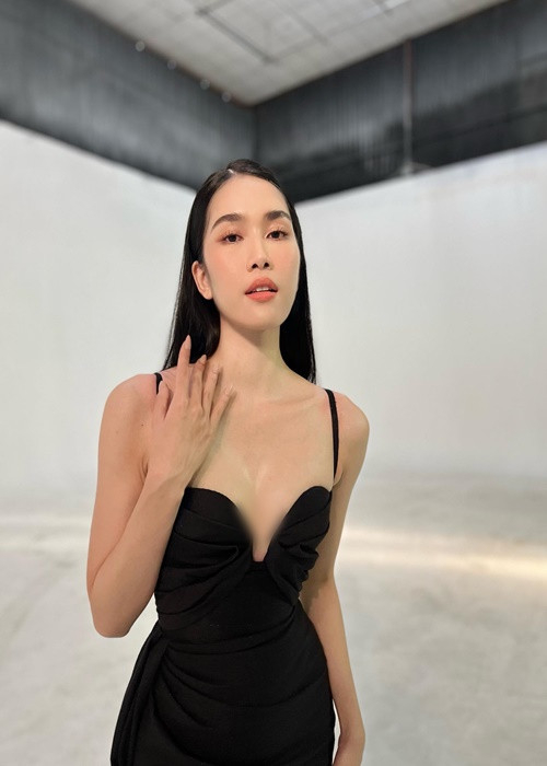 Gần đây, Phương Anh làm mới hình ảnh bằng việc biến hóa phong cách. Nàng á hậu sinh năm 1998 khi thanh lịch, lúc quyến rũ, cá tính. Ảnh: FB Phương Anh