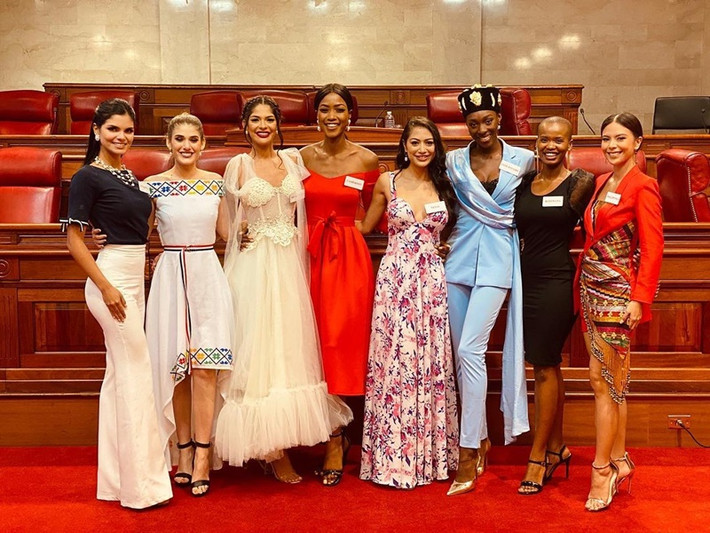 Ngoài Cameroon, top 8 phần thi thử thách đối đầu còn gồm: Venezuela, Paraguay, Nicaragua, Cameroon, Nepal, Bờ Biển Ngà, Botswana và Philippines. Ảnh: Miss World