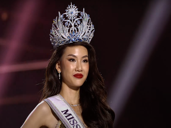 Tối ngày 29/9, Bùi Quỳnh Hoa giành vương miện Miss Universe Vietnam 2023. Cô "đánh bại" 17 thí sinh để đoạt ngôi vị cao nhất. Ảnh: Tiền Phong.