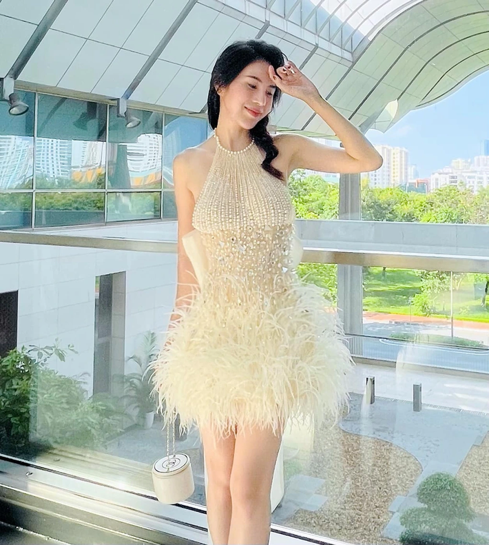 Thủy Tiên từng thừa nhận những ồn ào về từ thiện khiến cô gặp áp lực lớn, công việc của 2 vợ chồng đều bị ảnh hưởng. Sau tất cả, cô gạt hết sự yếu đuối, cố gắng vượt qua.