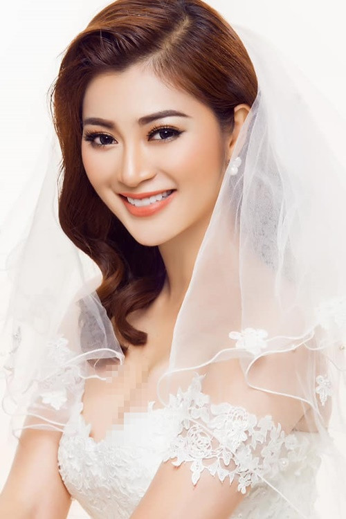 Khương Ngọc còn từng hẹn hò diễn viên Thanh Trúc. Hồi đầu năm, Thanh Trúc chia sẻ, cô đã đăng ký kết hôn. Chồng của Thanh Trúc lớn hơn vợ hai tuổi. Ảnh: FBNV.