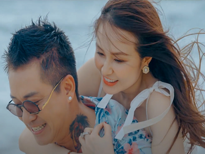 Mới đây, ca sĩ Tuấn Hưng dành tặng bà xã Hương Baby MV "Gấp đôi yêu thương" nhân kỷ niệm 10 năm ngày cưới. Ảnh: Tiền Phong.