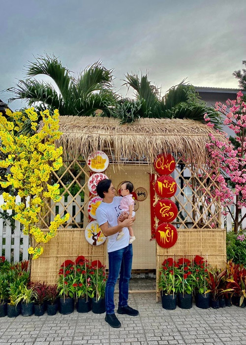 Nam diễn viên khoe hình ảnh đón Tết Nguyên đán cùng con trai.
