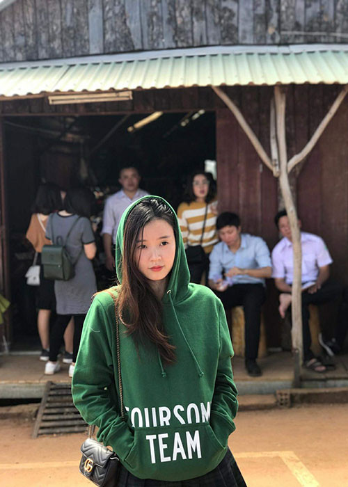 Gắn liền với hình ảnh ngoan hiền, Midu ngày càng được nhiều người yêu mến.