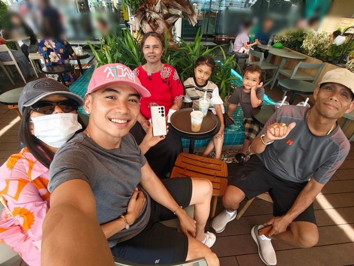 Nam nhiếp ảnh gia đưa cả gia đình vợ đi chơi dịp lễ 30/4-1/5 vừa qua. Ảnh: FB Tuấn Khôi.