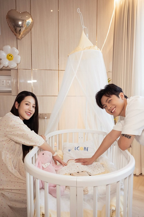 Gin Tuấn Kiệt và Puka vẫn chưa chia sẻ hình ảnh cận mặt thiên thần nhỏ của mình.