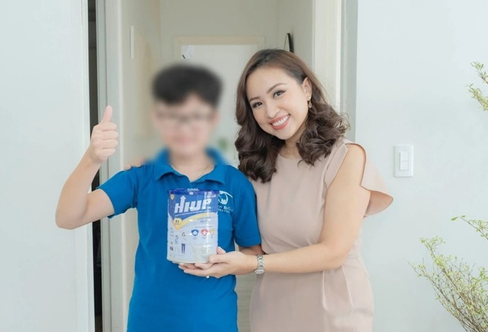 Theo quyết định xử phạt, MC Vân Hugo quảng cáo sản phẩm dinh dưỡng Hiup 27 gây nhầm lẫn về công dụng của sản phẩm. Cô bị xử phạt 70 triệu đồng. Ảnh: Tiền Phong.