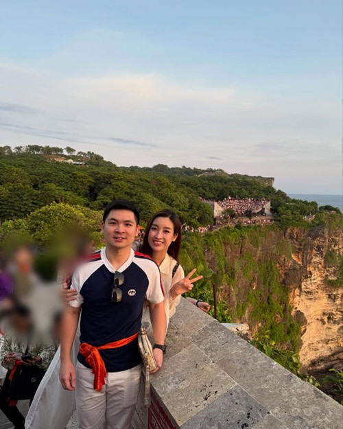 Trên trang cá nhân, thiếu gia Đỗ Vinh Quang vừa khoe ảnh du lịch Bali (Indonesia) cùng Hoa hậu Đỗ Mỹ Linh vào kỳ nghỉ lễ. Ảnh: Instagram Đỗ Vinh Quang.