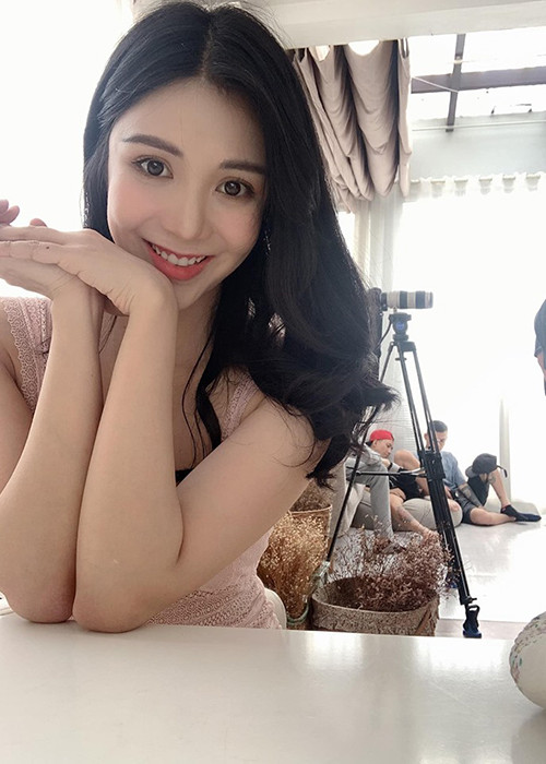 Thanh Bi hiện không có bất kì động thái giữa tin đồn Quang Lê có tình mới.