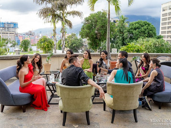 Đại diện: Cuba, Myanmar, Mexico, Peru, Paraguay và Indonesia có cơ hội dùng bữa riêng với ngài chủ tịch nhờ lọt top 6 bình chọn.