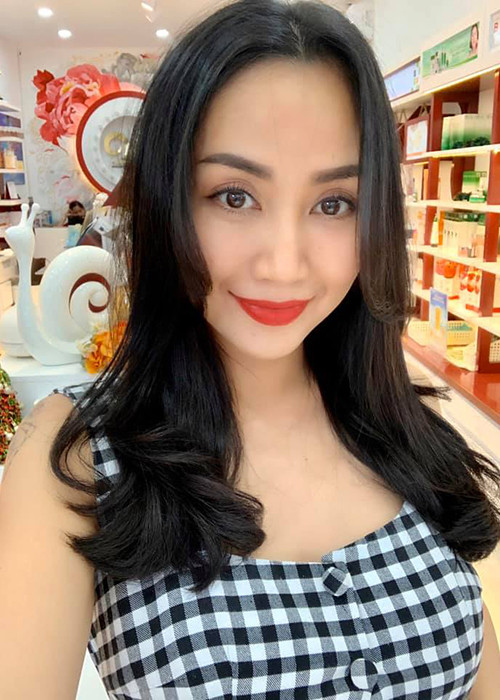 Do cuộc sống và gia đình nên Ốc Thanh Vân ít đi diễn mà tập trung kinh doanh nhưng cô vẫn giữ công việc MC.