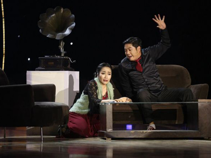 Theo Lao động xã hội, sau khi tốt nghiệp khoa diễn viên của Đại học Sân khấu - Điện ảnh, Ốc Thanh Vân đầu quân về sân khấu kịch Phú Nhuận của "bà bầu" Hồng Vân. Ảnh: Giao thông