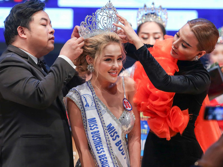 Ngân 98 mới đây bất ngờ đoạt danh hiệu á hậu 2 cuộc thi Hoa hậu Doanh nhân sắc đẹp thế giới được tổ chức tại Hàn Quốc. Ảnh: Yan