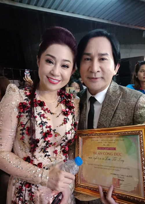 Kim Tử Long và nghệ sĩ Thoại Mỹ giữ mối quan hệ bạn bè sau nhiều năm chia tay.