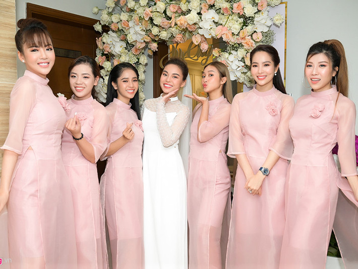 Sáng nay (ngày 17/10), lễ vu quy của Giang Hồng Ngọc và ông xã Xuân Văn được tổ chức tại TP HCM. Ảnh: Zing