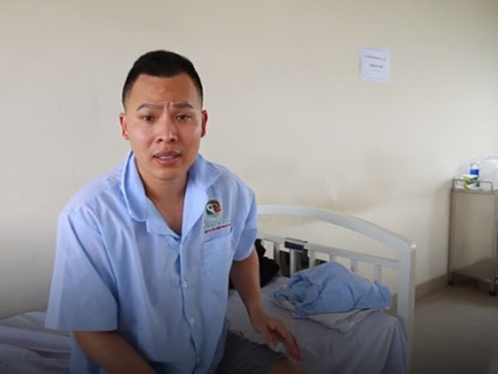 Khắc Tiệp còn bị ném đá vì than thở nơi cách ly tập trung ngột ngạt, nóng đến mức không ngủ được. Phần đông cư dân mạng bày tỏ bức xúc trước thái độ của Vũ Khắc Tiệp. Về phần mình, Khắc Tiệp thanh minh anh không có ý chê bai. Ảnh: Zing