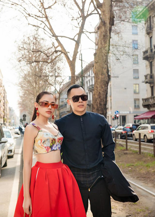 Hà Vi Vi đã sánh đôi cùng Vũ Khắc Tiệp tại show thời trang ở Milan (Italy) vào cuối tháng 2.