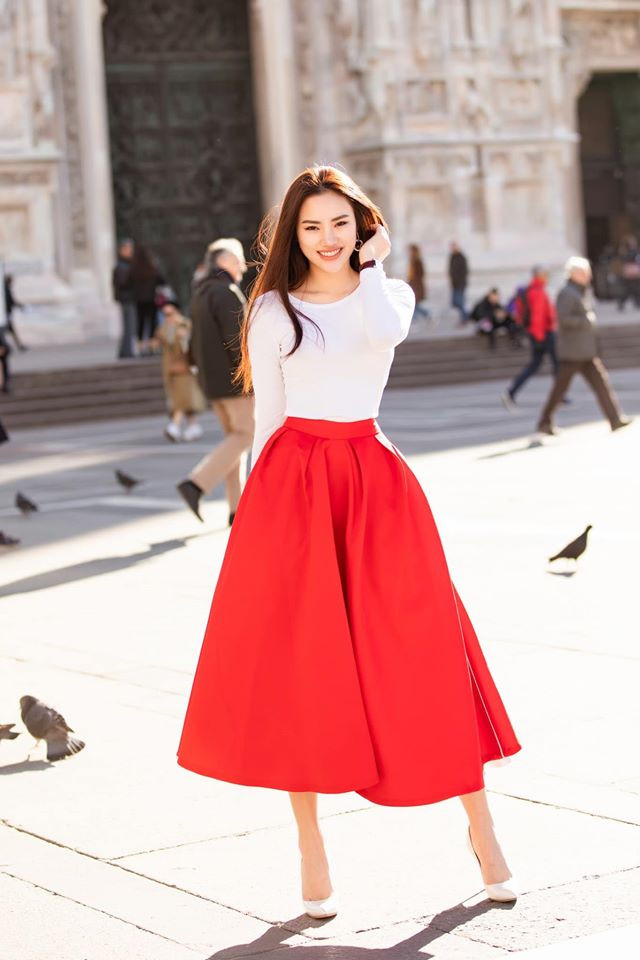 Hà Vi Vi là một trong những sao Việt tự cách ly ở nhà. Nữ người cho biết, cô tới Milan vào ngày 19/2 và rời ngày 24/2, có dự show của Dolce&Gabbana. Hà Vi Vi không tiếp xúc với bệnh nhân số 17 nhiễm Covid-19 tại Việt Nam (dự show Gucci).