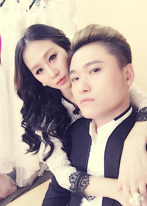 Cuộc hôn nhân giữa Vũ Duy Khánh và Tiên Moon kéo dài từ năm 2015 đến năm 2018 thì tan vỡ. Cặp đôi có một cậu con trai chung.