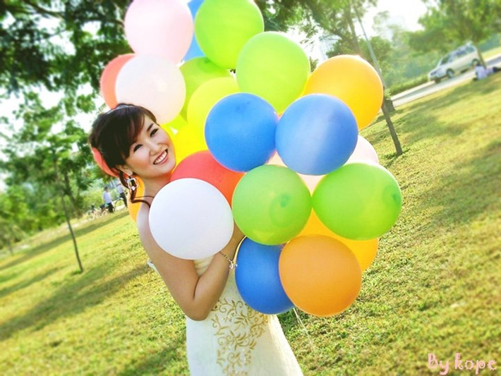 Năm 2014, nữ ca sĩ tốt nghiệp khoa thanh nhạc tại Nhạc viện TPHCM. Cô sang Mỹ học thạc sĩ chuyên ngành Broadway trong 2 năm.