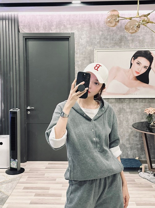 Cao Thái Hà chia sẻ trên Zing, công việc đóng phim với cô là cơm áo gạo tiền, không hẳn là đam mê. Ảnh: FBNV