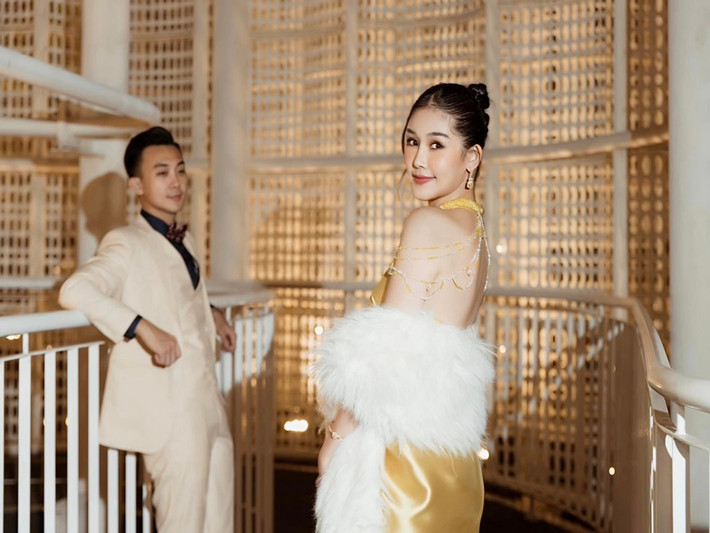 Ngân Anh vừa làm MC, vừa giảng dạy tại một trường đại học.