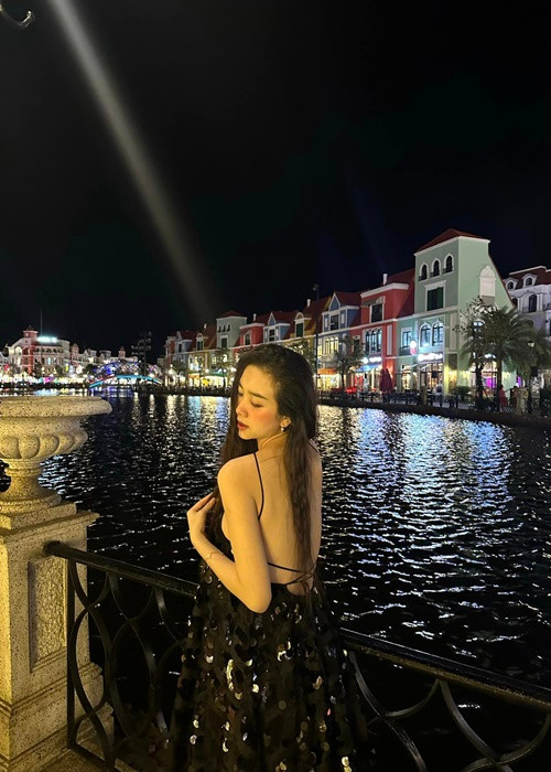 1 năm trở lại đây, Thúy An kiệm lời về hôn nhân. Gần đây, trên trang cá nhân, người đẹp không đăng tải hình ảnh bên chồng hay nhắc đến nửa kia. Bài đăng mới nhất của Thúy An là hình ảnh người đẹp đi du lịch, chia sẻ ngày 10/4. Ảnh: FBNV