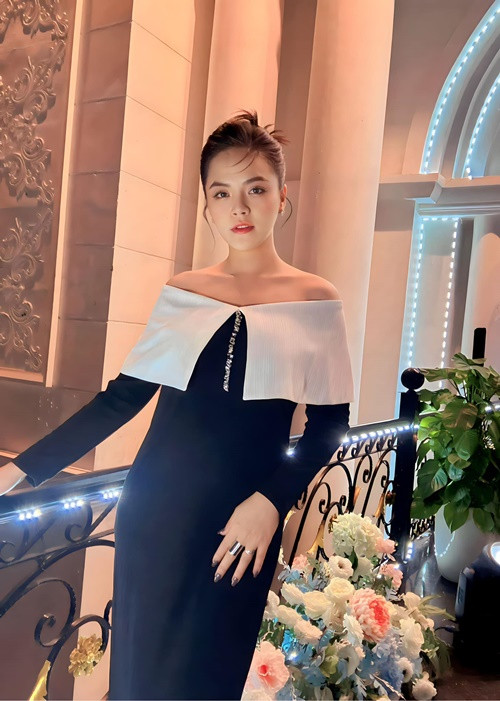 Nữ diễn viên tham gia một sự kiện vào tháng 11/2023. Thời điểm này, Thu Quỳnh mang bầu 4 tháng.