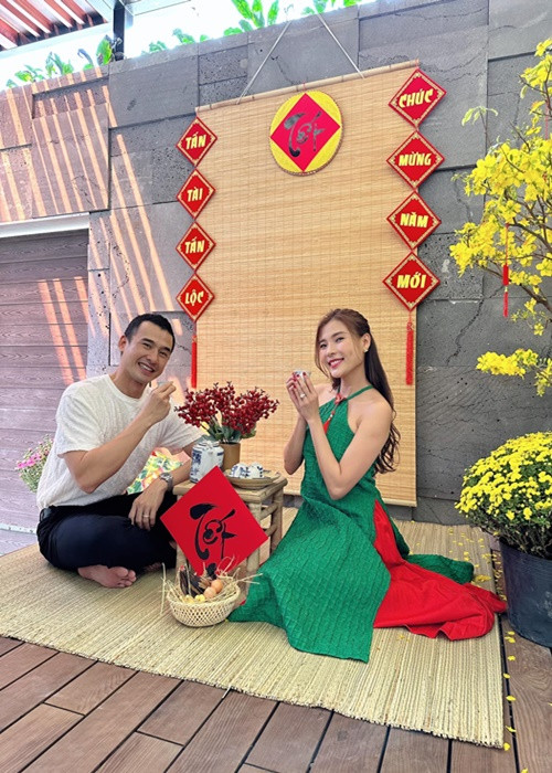 Thúy Diễm chia sẻ trên Saostar, Tết đầu tiên làm dâu, cô được Lương Thế Thành đưa về quê chồng ở Tiền Giang để ra mắt bà con.