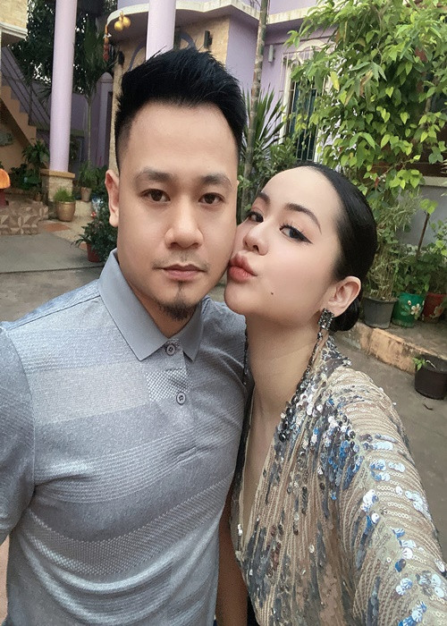 Trước đây, Vũ Hạnh Nguyên rất hay ghen. Sau này, cô thoải mái hơn nhờ hiểu công việc và tính cách của bạn trai.