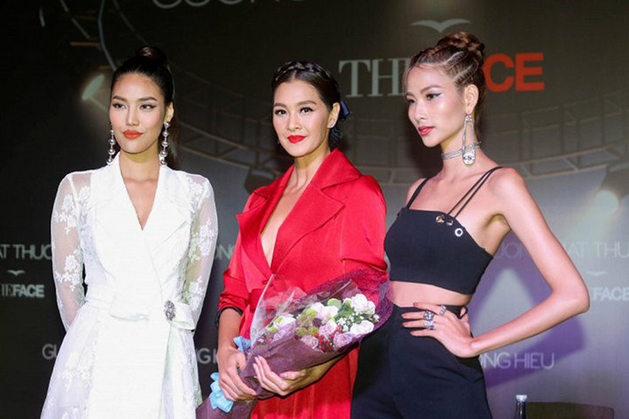 Trước đó, trong buổi họp báo ra mắt The Face 2017, với vai trò khách mời, HLV Lukkade đến dự sự kiện sớm 10 phút trong khi dàn HLV Việt đến trễ gần 2 tiếng. Ảnh: VTC