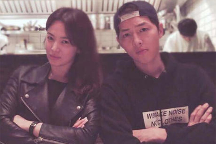 Đại diện công ty giải trí UAA quản lý của nữ diễn viên Song Hye Kyo lên tiếng vào ngày 19.6: “Đúng là Song Hye Kyo đã tới đảo Bali nhưng cô ấy đi với mục đích họp bàn công việc. Chúng ta đã được xác nhận từ phía cô ấy, Song Hye Kyo không gặp gỡ Song Joong Ki”.