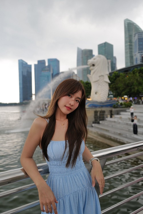 Nữ diễn viên khoe ảnh nghỉ dưỡng ở Singapore vào đầu tháng 5. Ảnh: FB Khả Ngân.